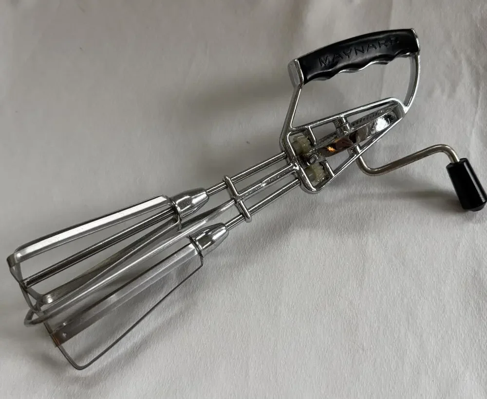 Vintage Hand Mixer Egg Beater Kitchen Whisk Bakelite - Maynard Type Black